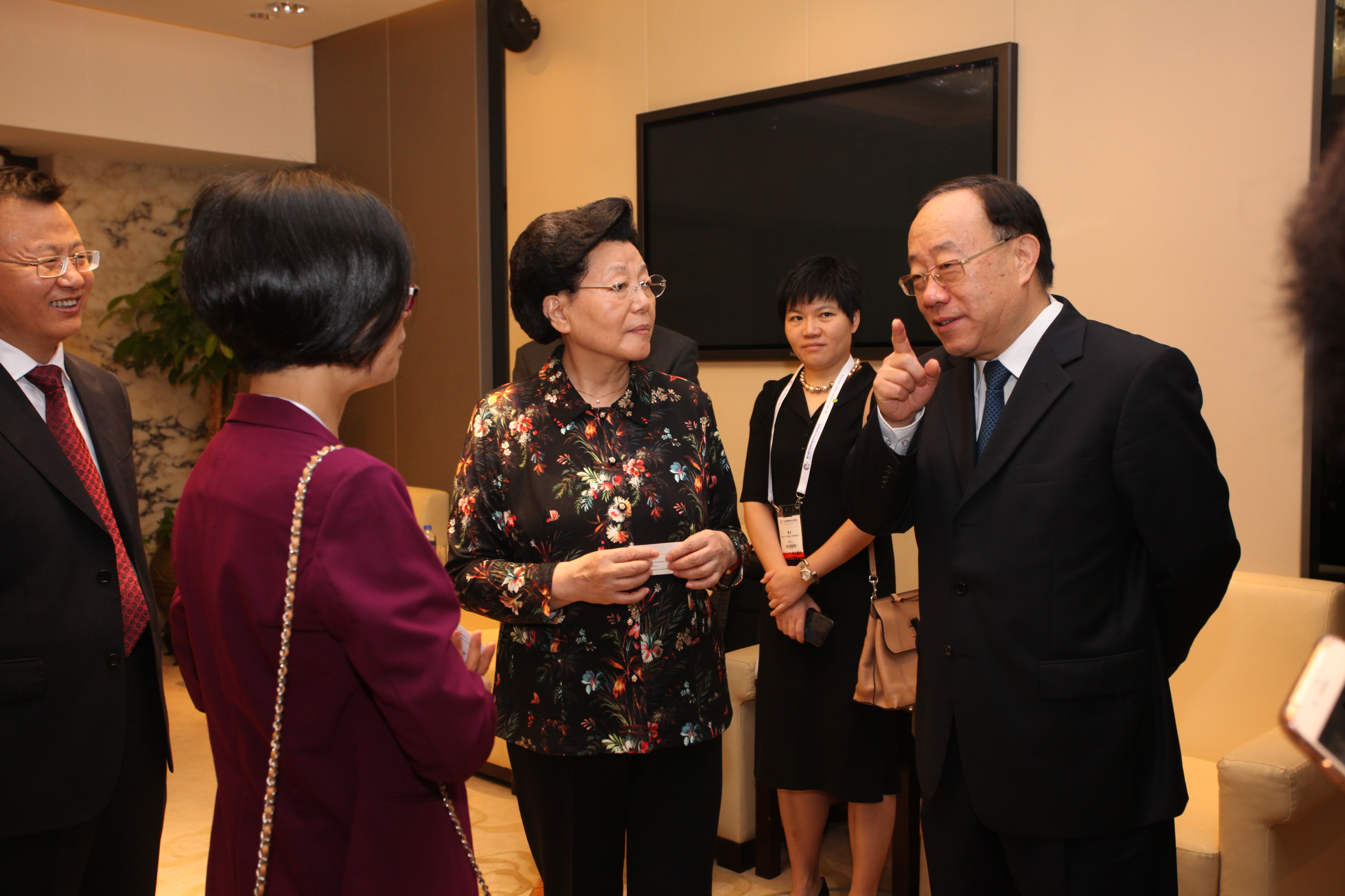 1-商务部副部长王炳南、中国投促会会长马秀红会见重要嘉宾